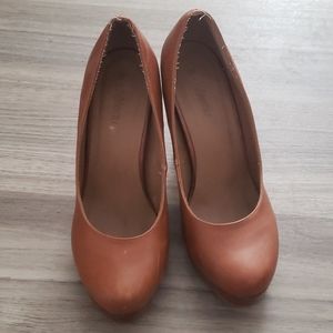 LE CHATEAU Brown shoes
